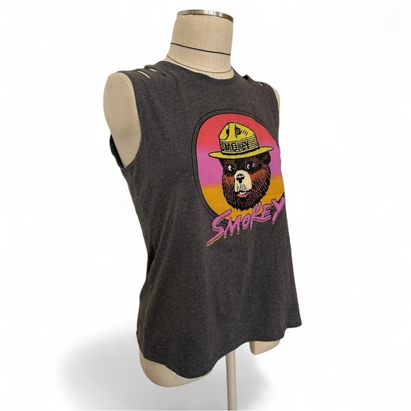*NEW* Gray Smokey the Bear Graphic Sleeveless Cut Out Retro T-shirt - Picture 4 of 10